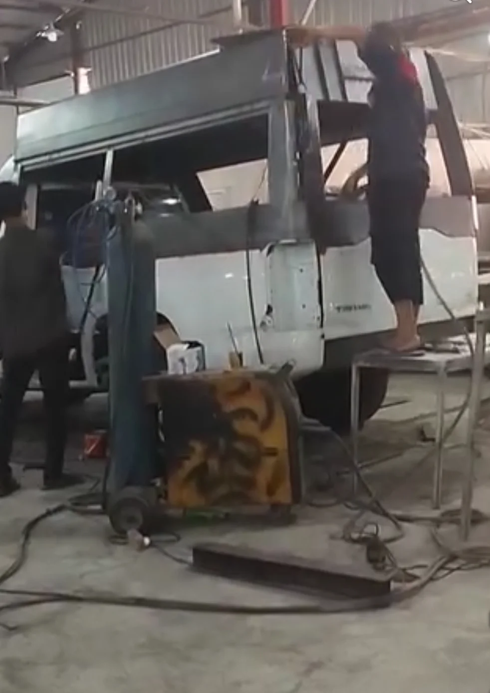 Produksi Ambulance Karoseripintar